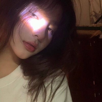 超火的女生高冷真人头像来啦 共19张