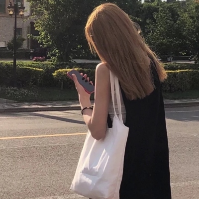 10张真人小姐姐生活照 适合当微信头像的合集来了