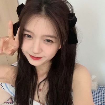 超火的青春校园风女生真人头像 共6张