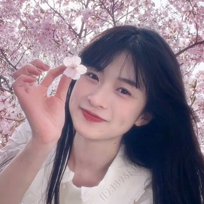 超火的真人女生个性头像，高清无水印共14张