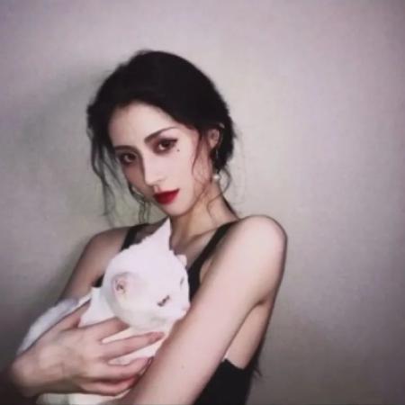 超火的女生复古高冷QQ头像 12张高清图整理好了