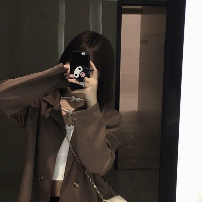 11张质感拉满的真人伤感女生头像