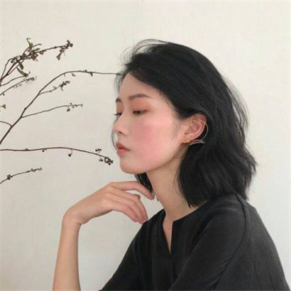 超火的女生高清短头像 共12张