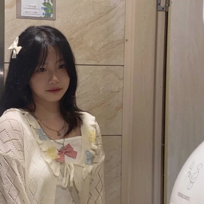 11张氛围感拉满的微丧温柔真人女头像