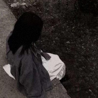 11张高清真人女生微丧微信头像分享