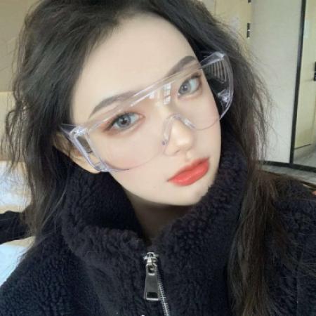 新款女生微信头像合集 共14张美女头像素材