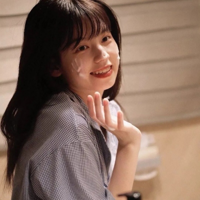 ins氛围感拉满的真人女生头像（16张）