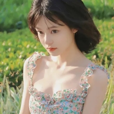 女生微信头像高清合集来啦！共20张最新款头像可供挑选。