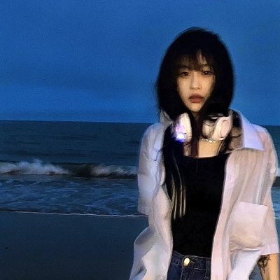 9张氛围感拉满！海边女生唯美气质真人头像合集