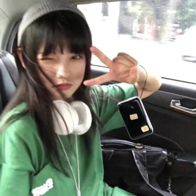 15张超有氛围感的真人女生头像，看完就想换头像