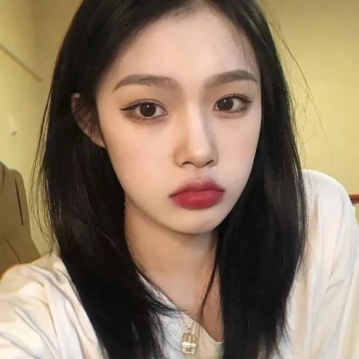 ins风超美女生正脸头像合集（10张）