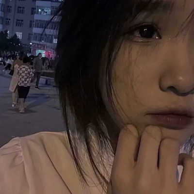 11张质感拉满的真人伤感女生头像