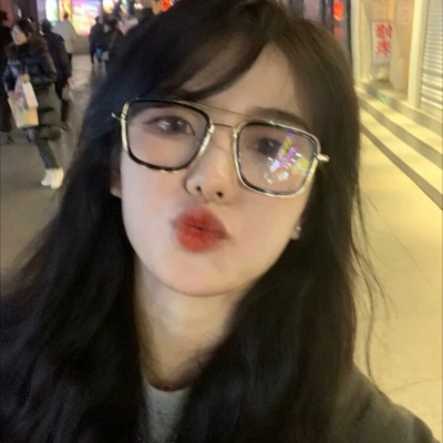 超火的女生真人微信头像 共20张