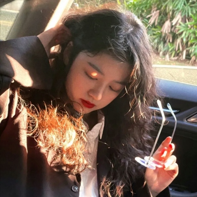 13张氛围感拉满的小众女生网图头像