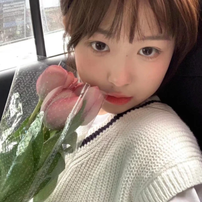 8月超适合用的清新干净女生头像，一共19张