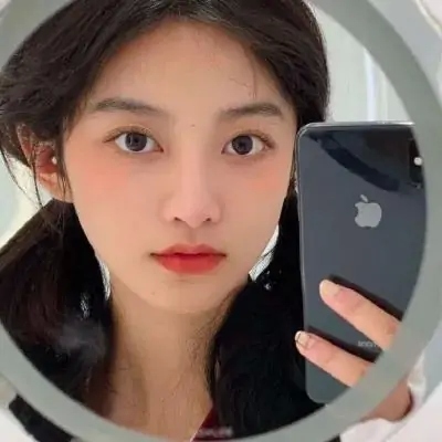 当下超火的真人可爱女生头像 共16张