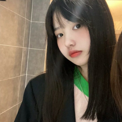 11张氛围感拉满的微丧温柔真人女头像