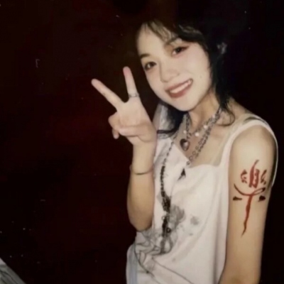 20张真人女生生活照头像合集 氛围感拉满