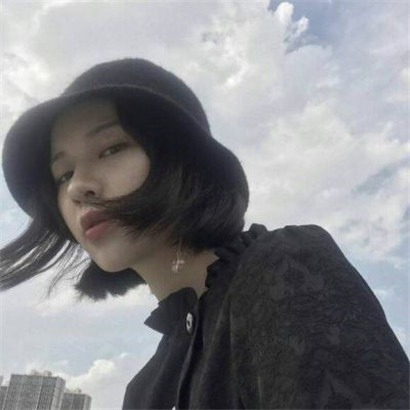 超火的女生高清短头像 共12张