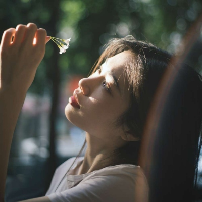 8张氛围感拉满！女生文艺清新微信头像合集