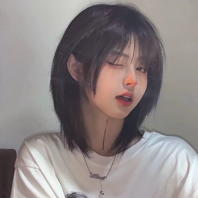 16张干净温柔又小众的ins风女生头像