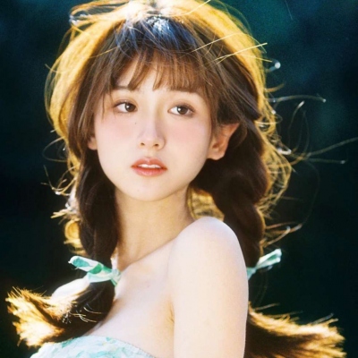 ins风超美女生正脸头像合集（10张）