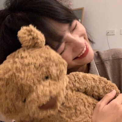 12张质感拉满的真人女生头像 小众又高级