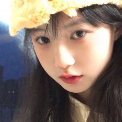 网络爆火的女生专属微信头像合集 共15张