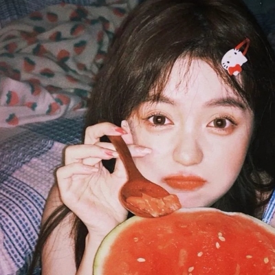 12张复古港风模糊感女生真人头像，氛围感拉满