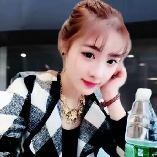 女生真人微信头像上新 共12张高清图