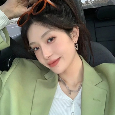 新款好看的微信女生真人头像合集来啦，共12张