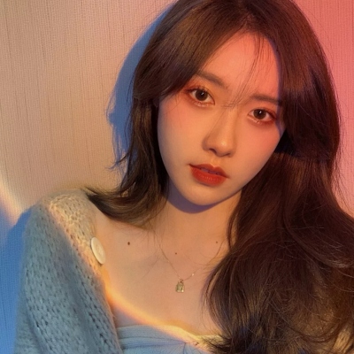 9张超仙真人女生头像，氛围感拉满