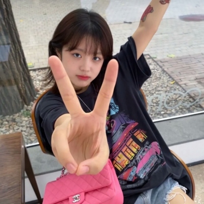 适合网恋用的超真实女生头像（13张）