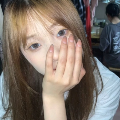 超火的真人女生微信头像 共13张高清图