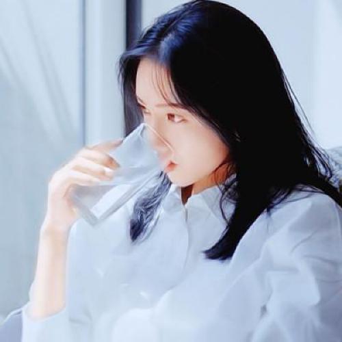 女生真人微信头像上新 共12张高清图