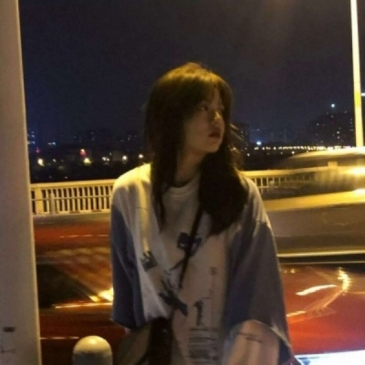 11张高清真人女生微丧微信头像分享