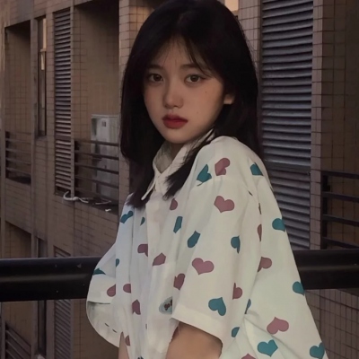 新版18岁左右真人女生头像 共17张可自取