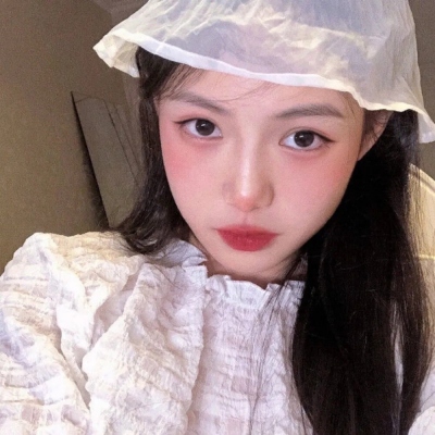 15张超有氛围感的真人女生头像，看完就想换头像