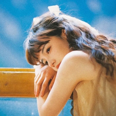 14张质感拉满的清新文艺女生头像，快存来当头像