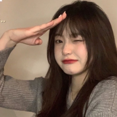 ins氛围感拉满的真人女生头像（16张）