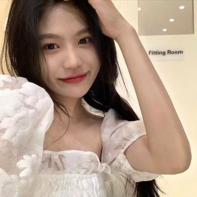 超火的女生真人微信头像 共20张