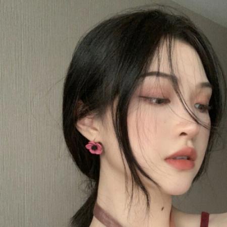 新款女生微信头像合集 共14张美女头像素材