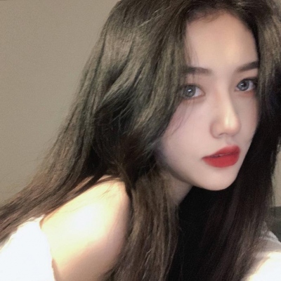 9张好看的女生真人头像合集 直接存就能用