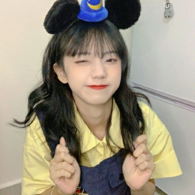 10张干净高级感女生真人微信头像合集