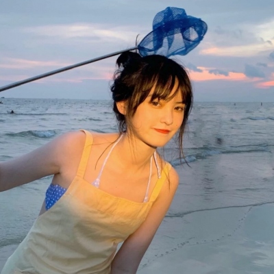超火的青春校园风女生真人头像 共6张