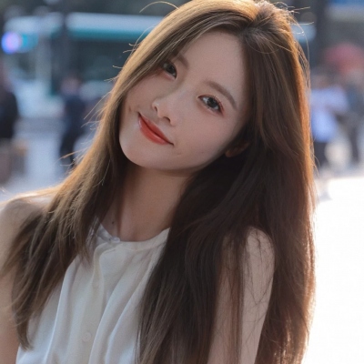 9张超仙真人女生头像，氛围感拉满