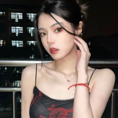 9张不撞款的真人女生微信头像 小众又好看
