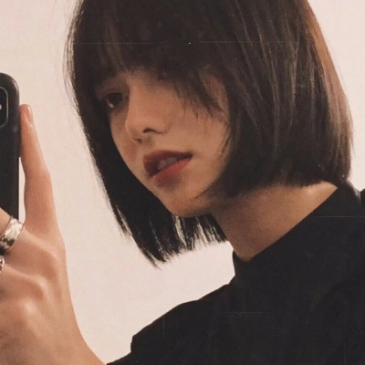 ins氛围感拉满的真人女生头像（16张）