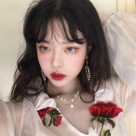 新款女生微信头像合集 共14张美女头像素材