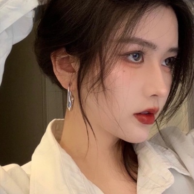 超火的女生真人微信头像 共20张